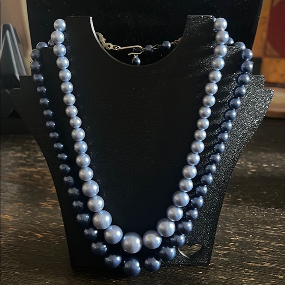 Jewelry - Blue double strung pearls